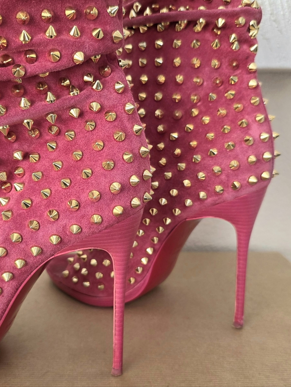 CHRISTIAN LOUBOUTIN Guerilla Pink Suede Gold Spiked Ankle Boots EU 38.5 7.5-8.5 - Picture 10 of 14